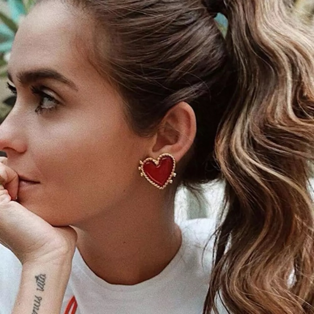 “Heart Attack” Statement Red/Gold Painted Earring - Picture 7 of 7